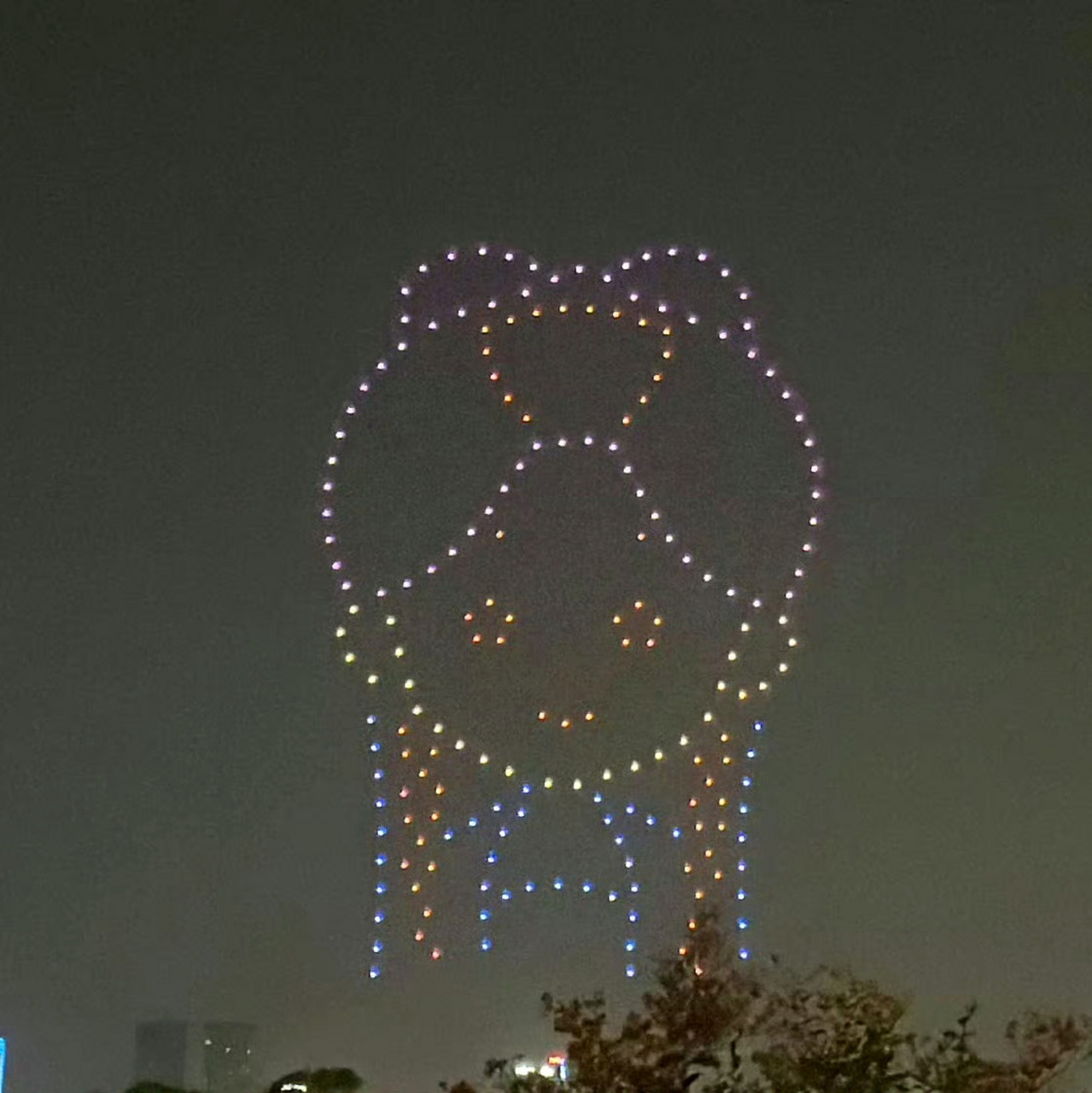 厉害咯 粉丝为杨幂庆生,用无人机阵型应援祝福 好多是杨幂出演过的