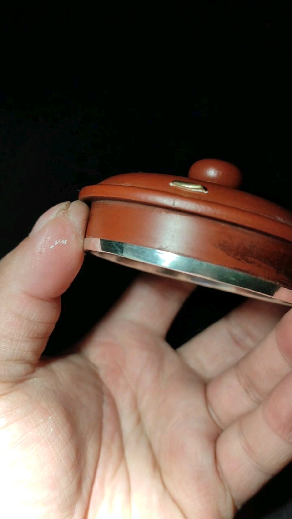 紫砂壶盖裂两块锔钉包银修复