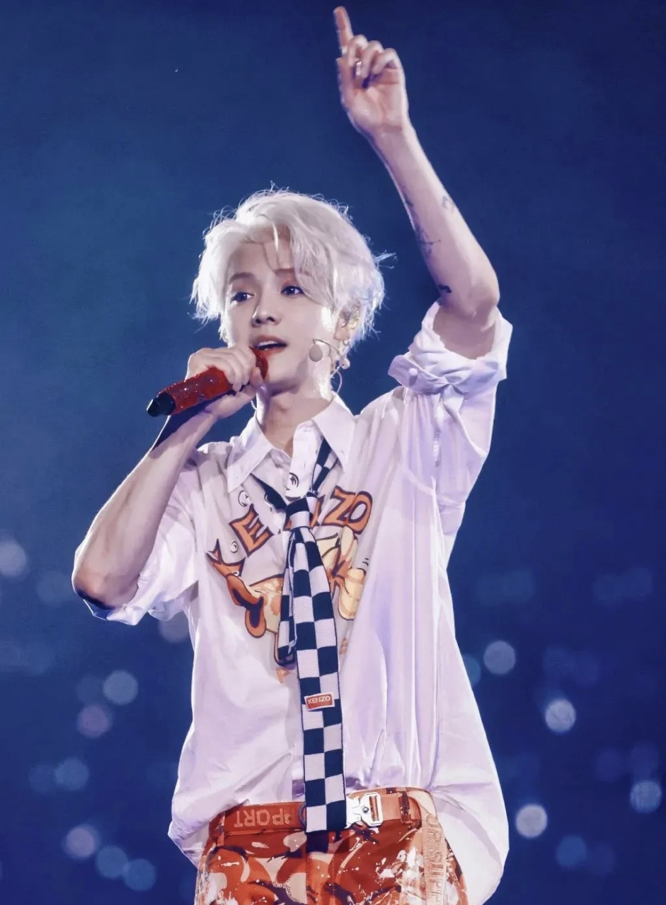 2023年7月8日,鹿晗在广州开唱,精彩绝伦,舞台上的他不仅嗓音动听,舞蹈