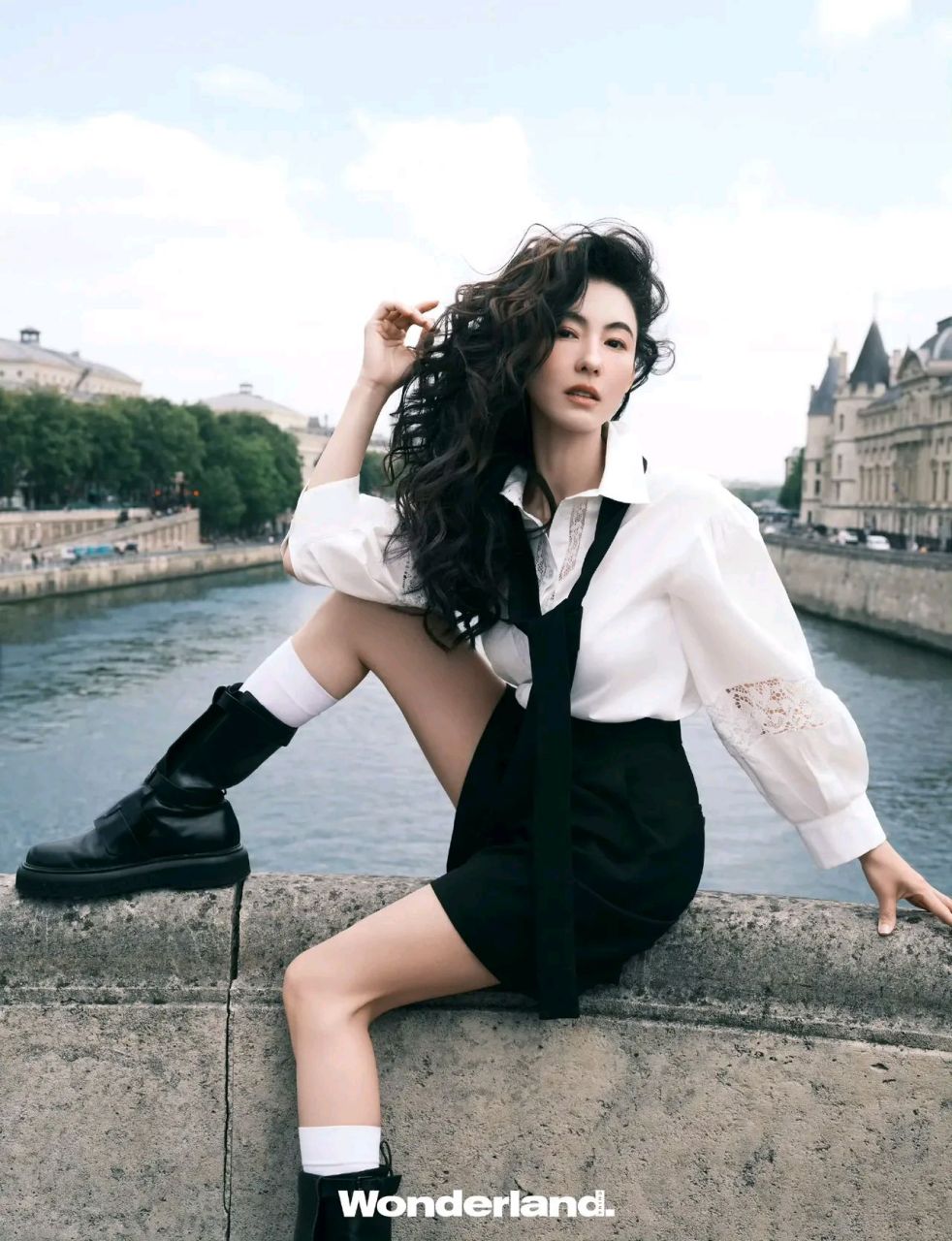 张柏芝最近登上了wonderland时尚杂志八月刊的封面,她的造型仍然是