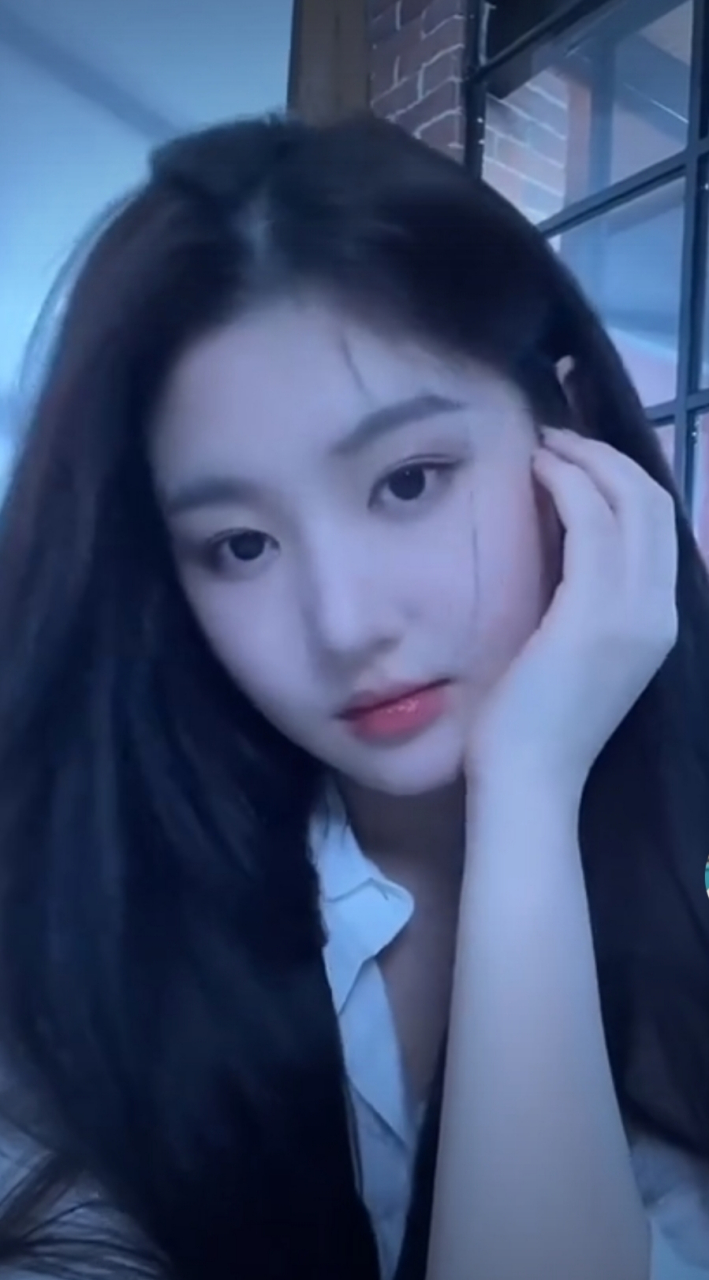 美图0344:长得有点像刘亦菲的女孩 #娱乐# #美女