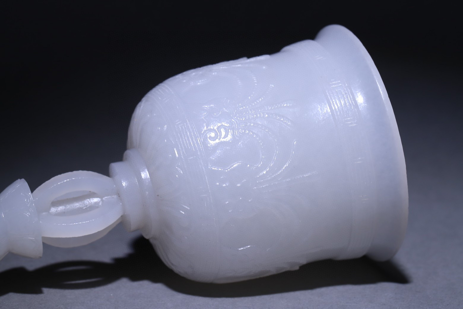 清 和田玉法器 长14厘米.宽5.2厘米.柄宽1.8厘米.重137.3克