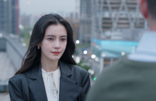 杨颖新剧中卸妆后以素颜示人,她铁了心要提升自己的演技!