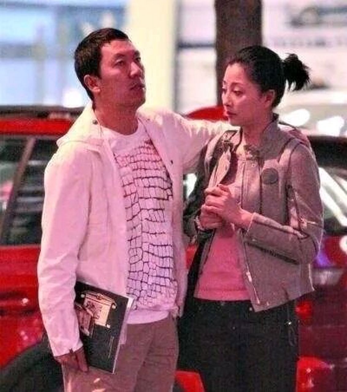 当年,殷桃在富商孙东海的爱情攻势下,答应做他女朋友,一段时间后