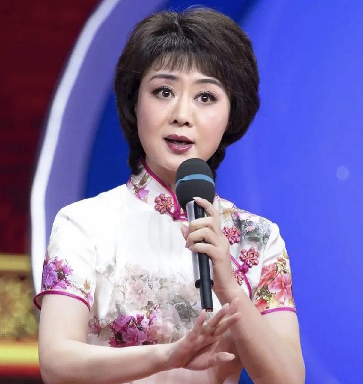 有一次,白燕升采访京剧名角李胜素:"坊间传闻,你至今不会做饭,不会洗