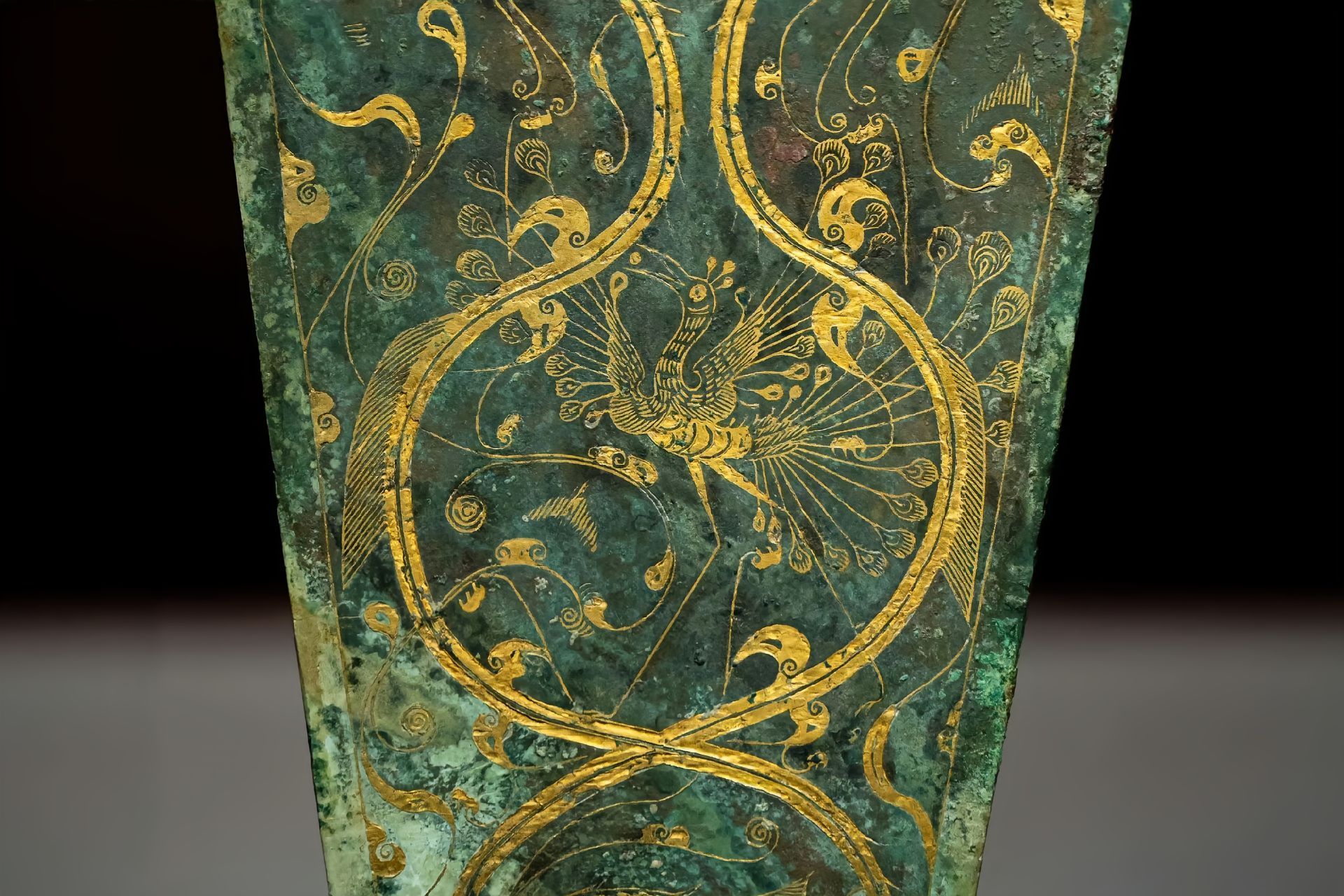 西汉·日月四神纹错金青铜当卢,江西南昌西汉海昏侯刘贺墓出土,藏于