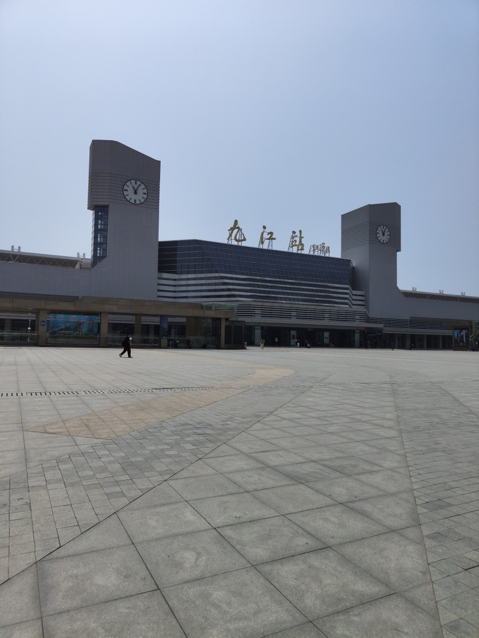 马上离开大九江了,我现在在九江火车站[嘻嘻]