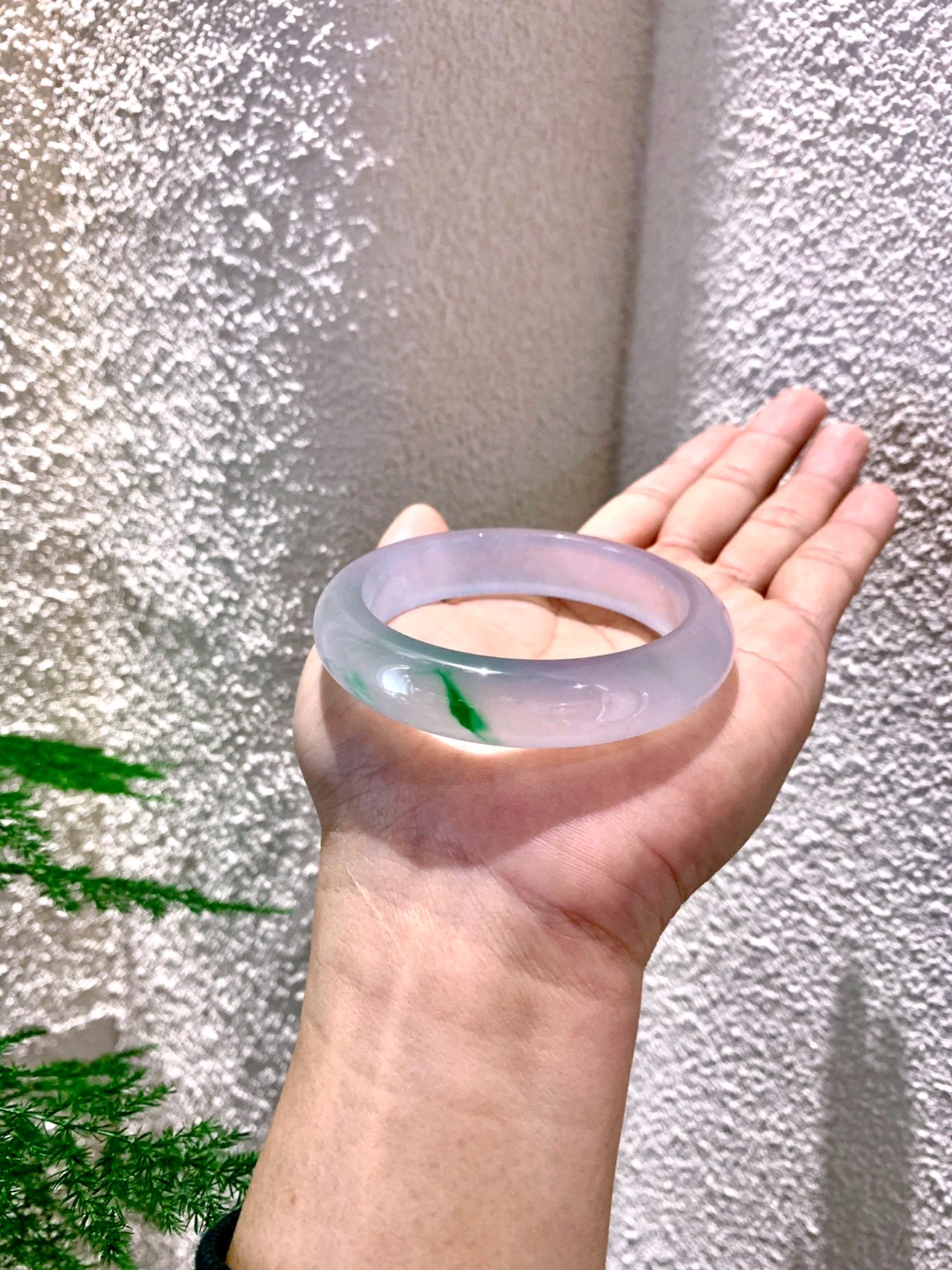 玻璃种飘金丝绿翡翠手镯,那种由内而外散发出来的光芒