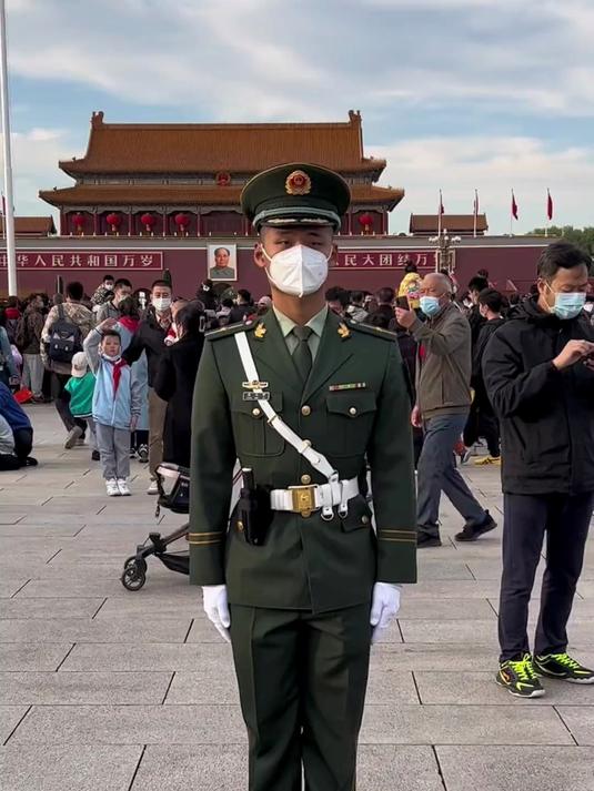 最帅武警兵哥哥,一杠一星站岗执勤