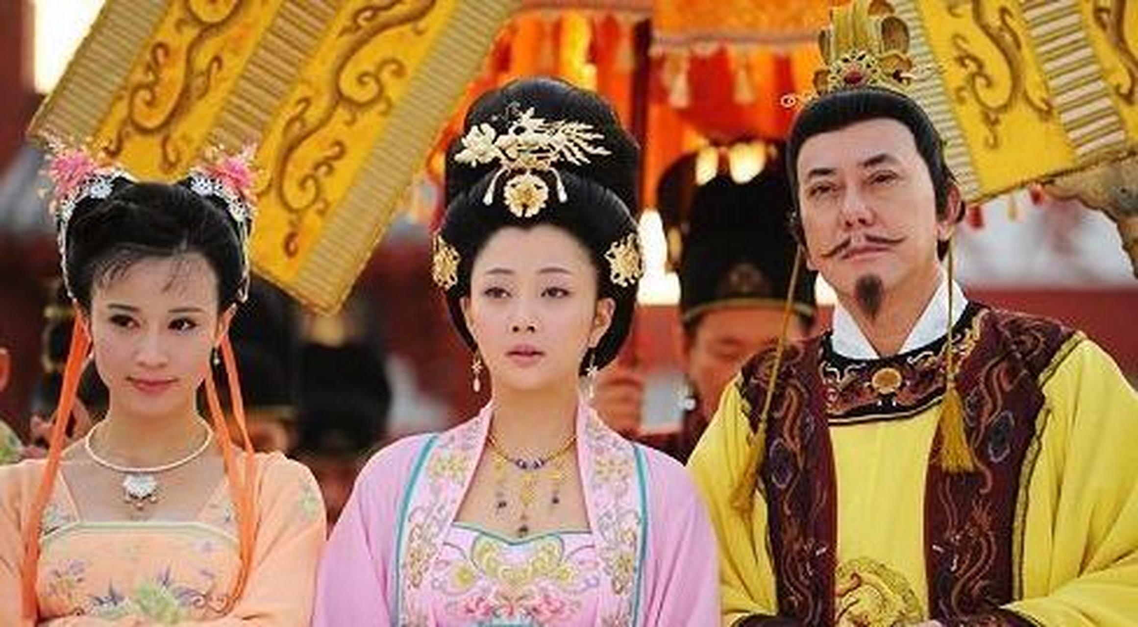 一辈子没碰过女人的唐玄宗李隆基的宠官高力士,把38岁的杨玉环抱了