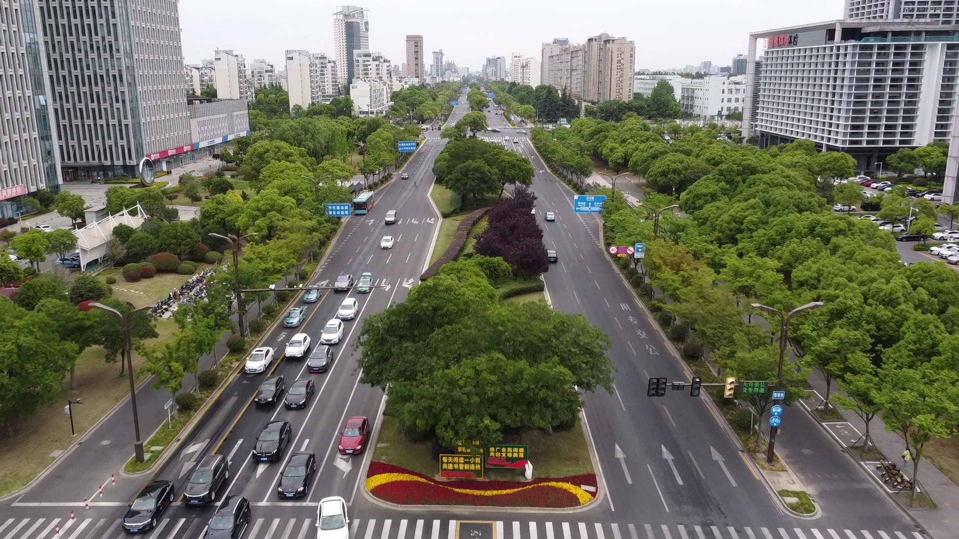 文昌路是贯穿扬州城东西向的中轴线,请俯瞰文昌西路