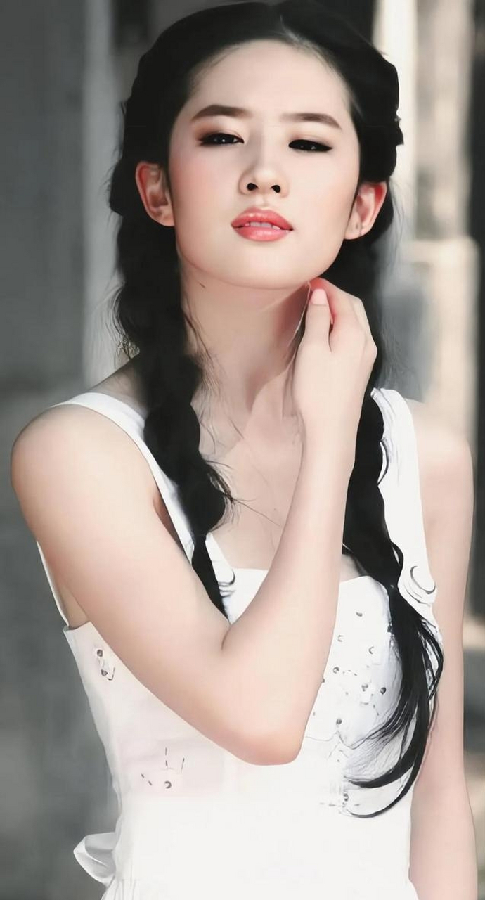 各位看官们:你还没见过神仙小美女刘亦菲咬嘴唇的这个表情吧!