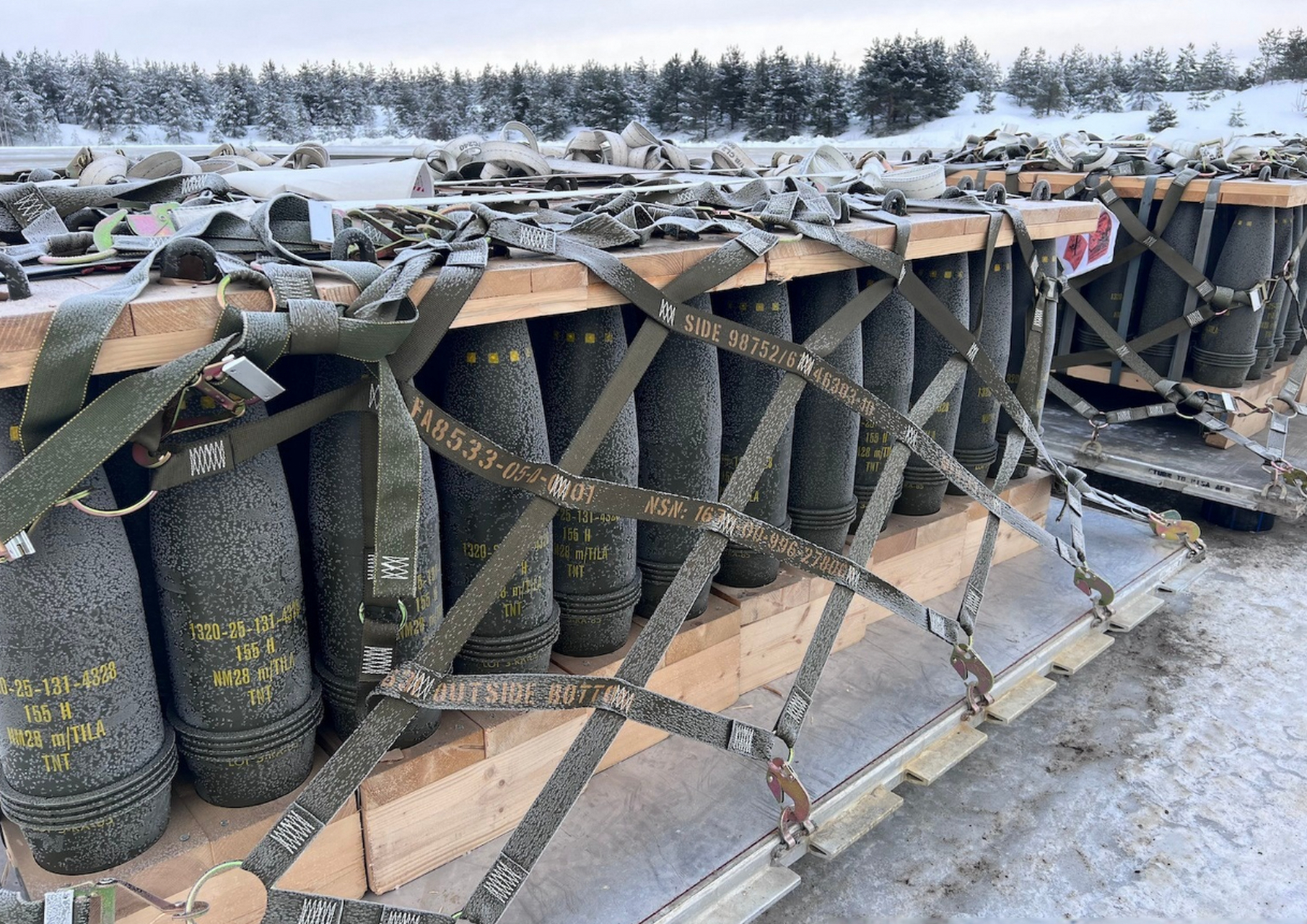 主战坦克可以硬刚一发155mm榴弹炮的高爆弹吗 一般来说,155㎜炮弹弹片