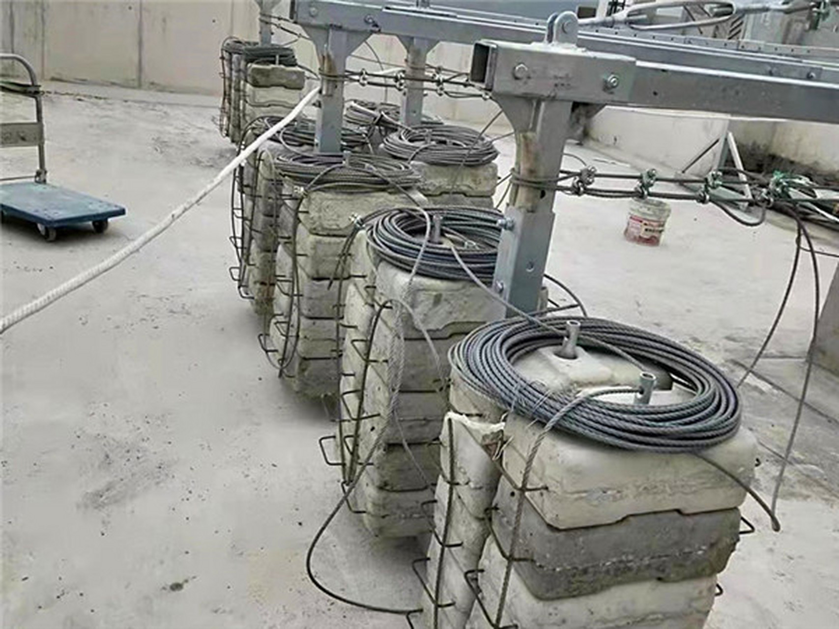 桂林资源出售九成新吊篮厂家介绍电动吊篮必须对安装好的吊篮进行