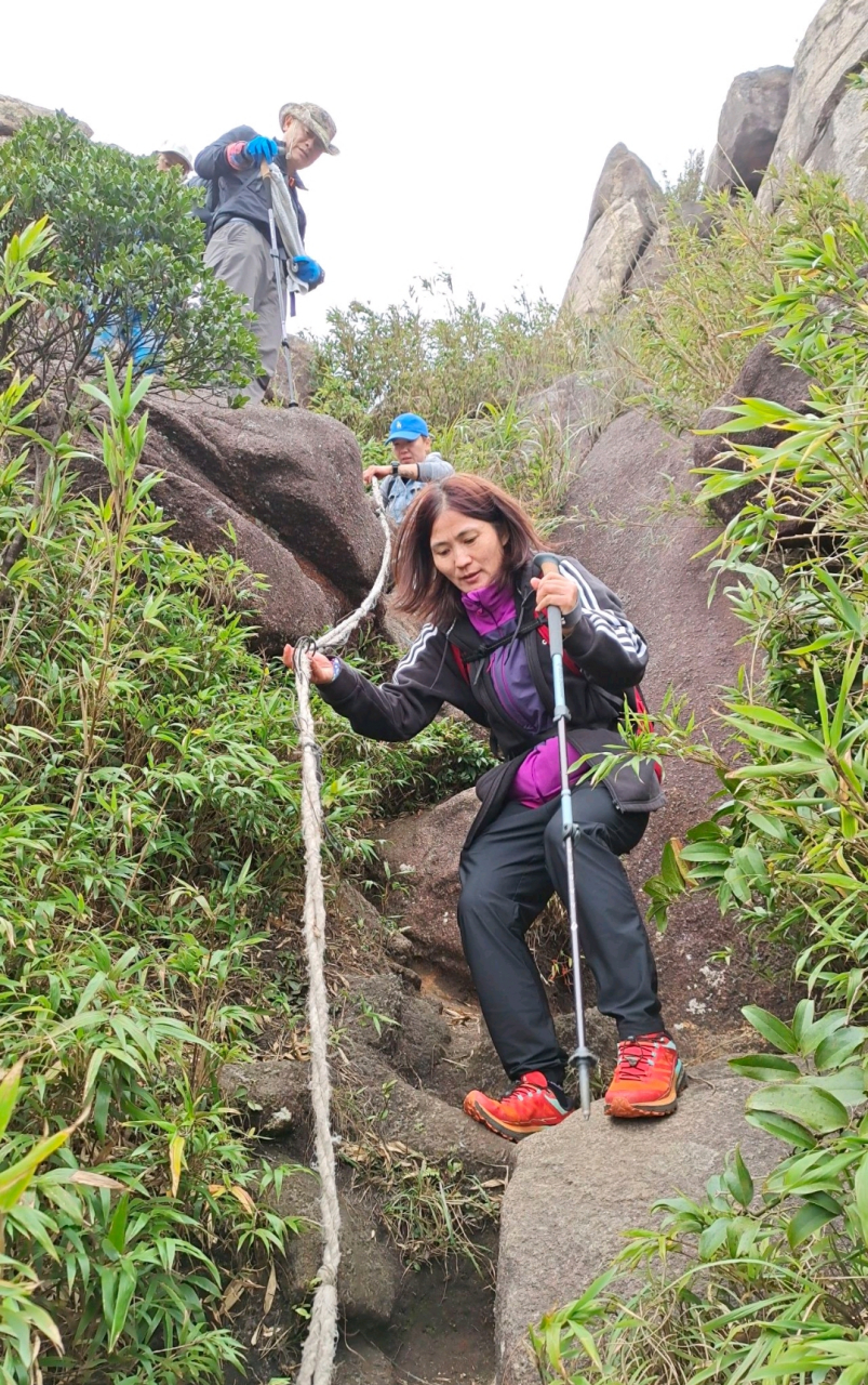 潮州凤凰山主峰凤鸟髻,海拔1497.