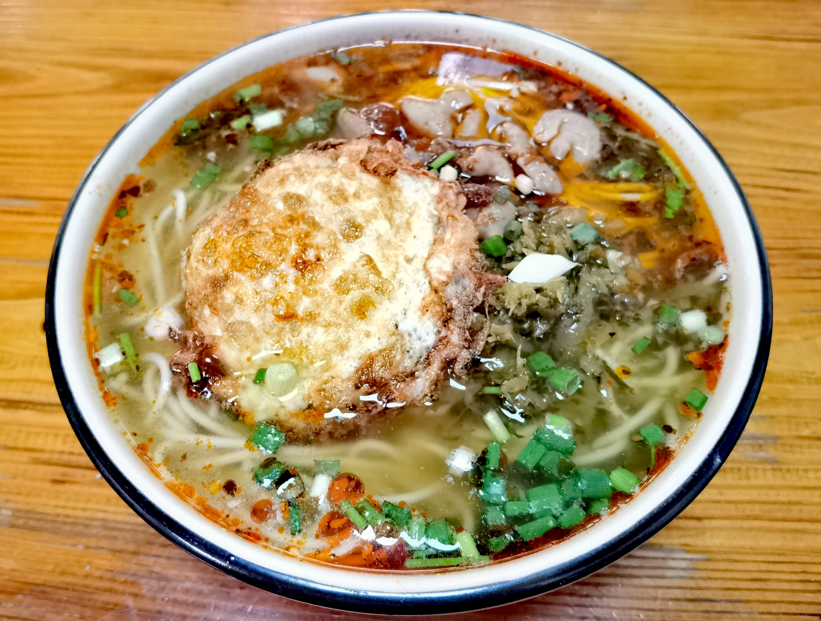 早餐# 想吃肥肠面了,找了家四川面馆,要了一大碗,那个香啊!