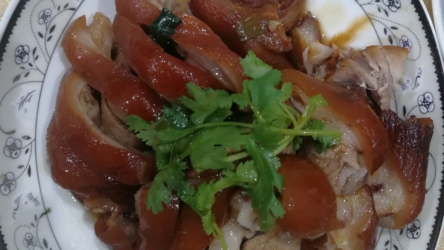 美味的红烧猪肘子