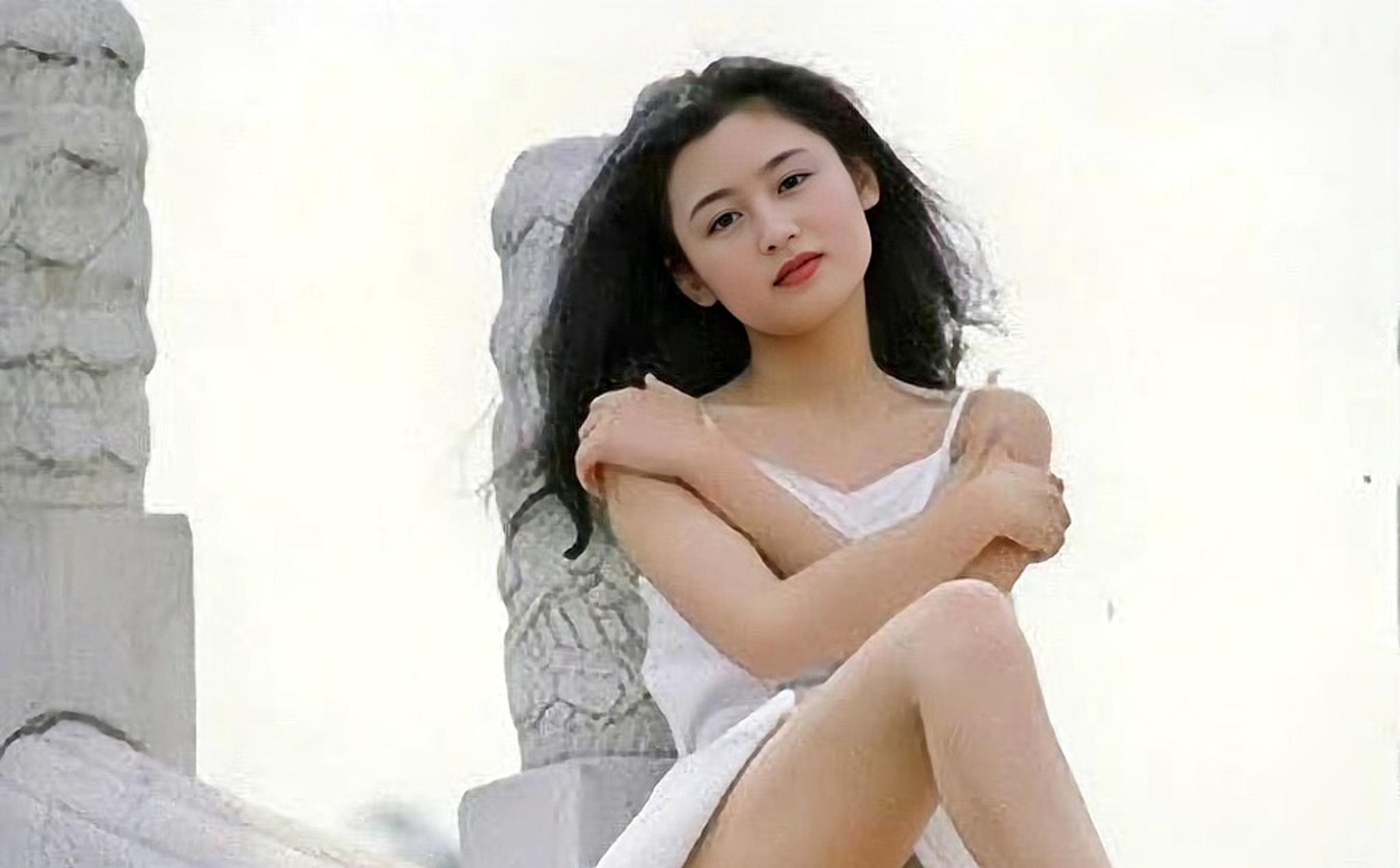陈红年轻时的照片,真的一直是我们心目中清新美丽的嫦娥姐姐啊