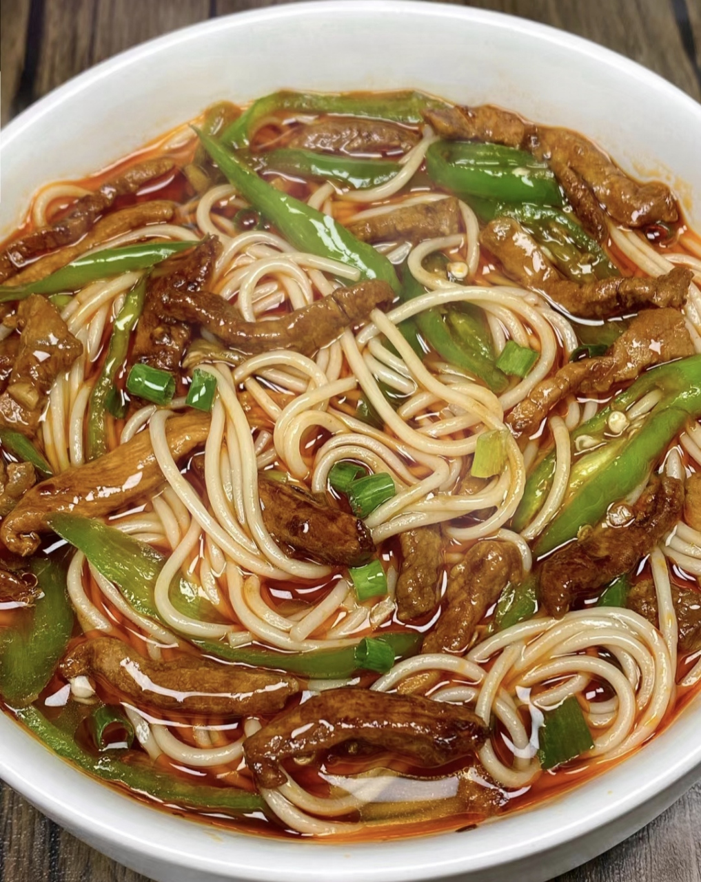 美味早餐～青椒肉丝面  有没有早上起来就爱吃面条的朋友?