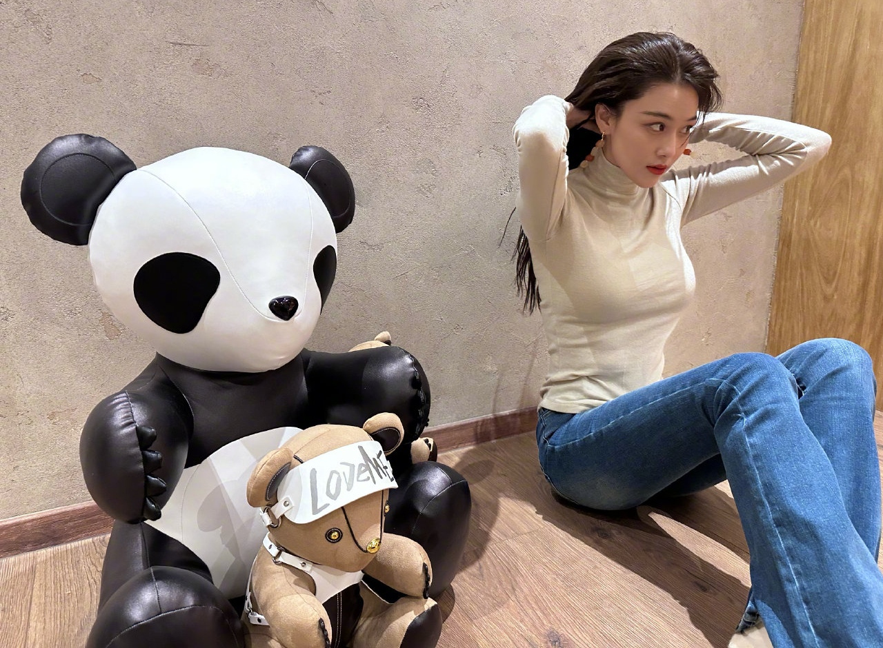 画画中的张馨予