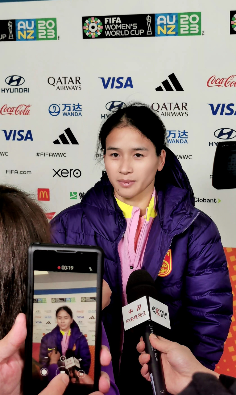 中国女足以0-1惜败丹麦女足,陈巧珠哭了,女足的姑娘们都哭了!