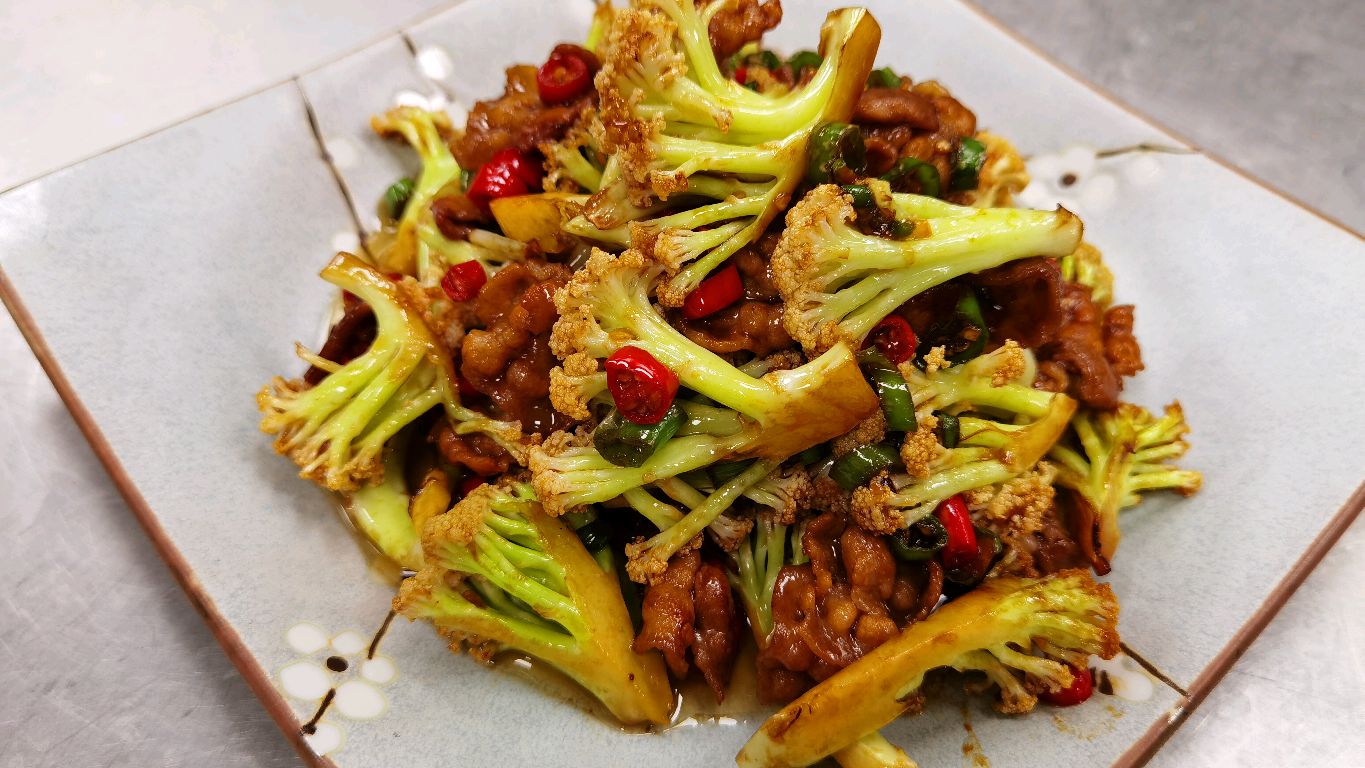 菜花怎么做才好吃,大厨分享家常炒菜花的视频教学流程,操作简单