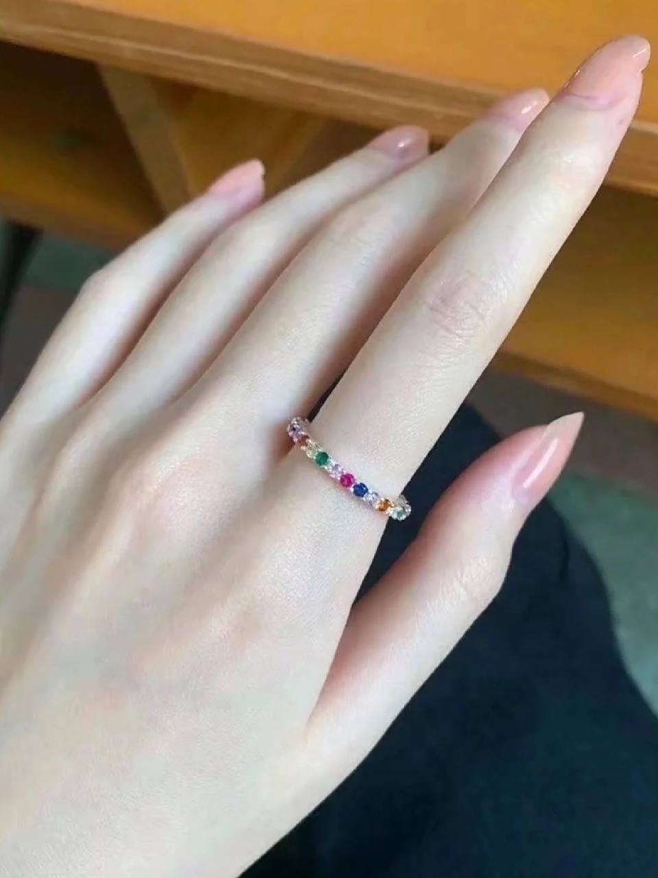 古人说的大家闺秀:纤纤玉手,肤可凝脂就是这般吧!