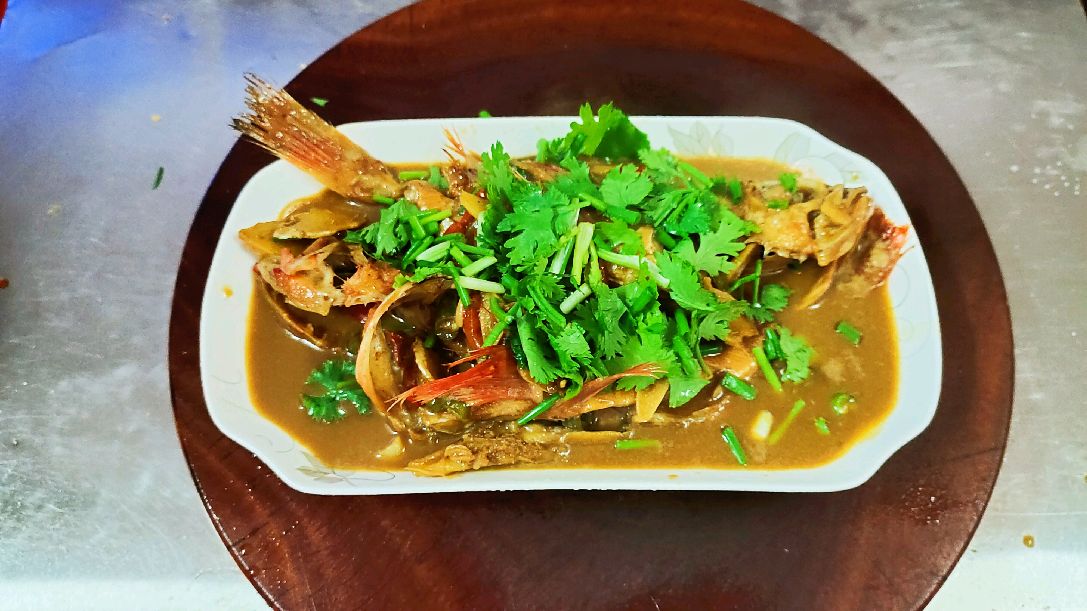 店主分享:“酱炖虎头鱼”的家常做法,鱼肉鲜嫩无比,操作简单