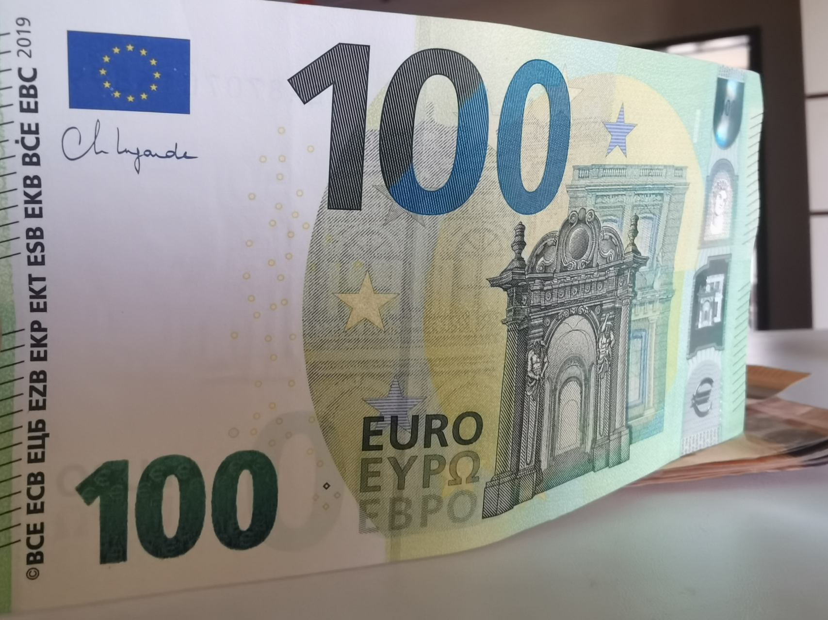 如果不是想去欧洲,我原来一直以为英镑欧元美元兑换人民币是最贵最