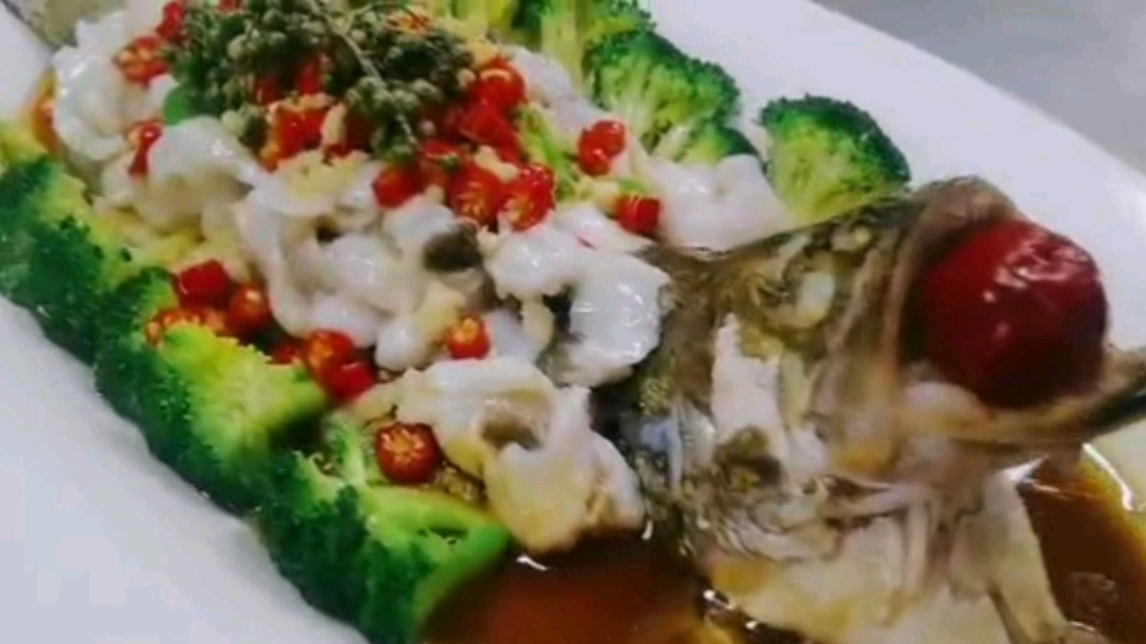 酒店特色菜“青花椒桂鱼”,鲜嫩爽口,操作简单,比清蒸鱼好吃!