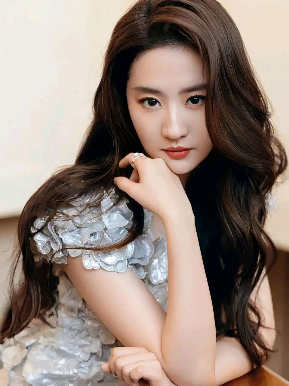 中国九大80后美女排行榜 1.刘亦菲 2.anglebaby 3.杨幂 4.柳岩 5.