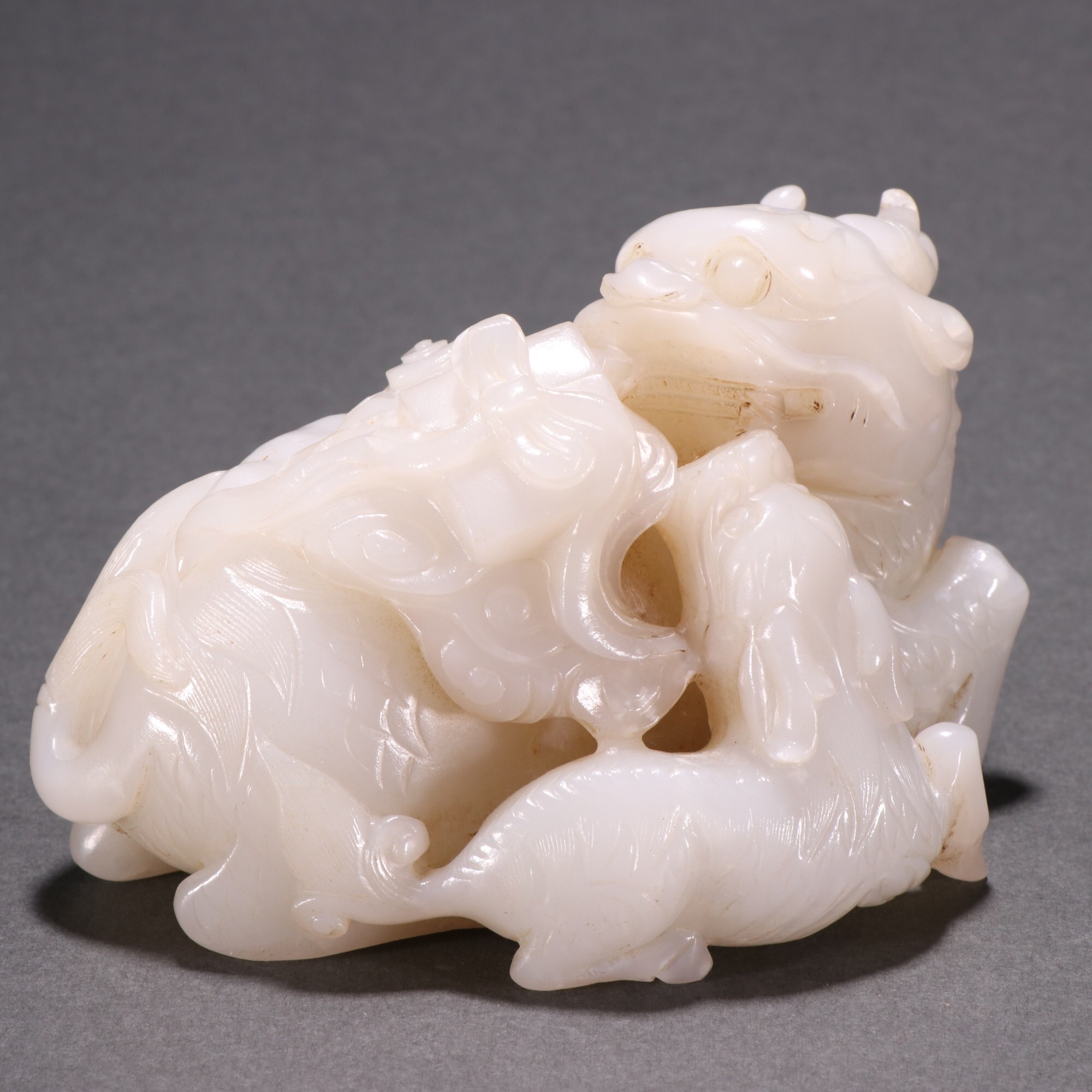 清代 和田玉籽料麒麟送书摆件:高6.5㎝长10㎝宽6.9㎝重539g