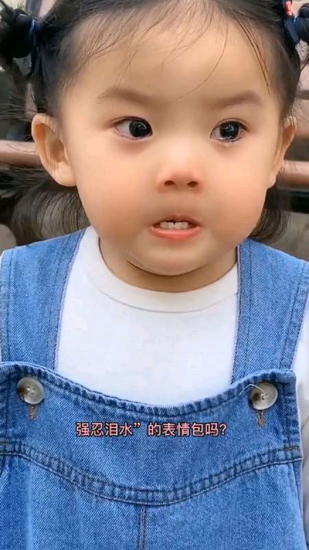 小萌娃凭借"咬牙切齿"走红,成为火遍全网的表情包-度小视