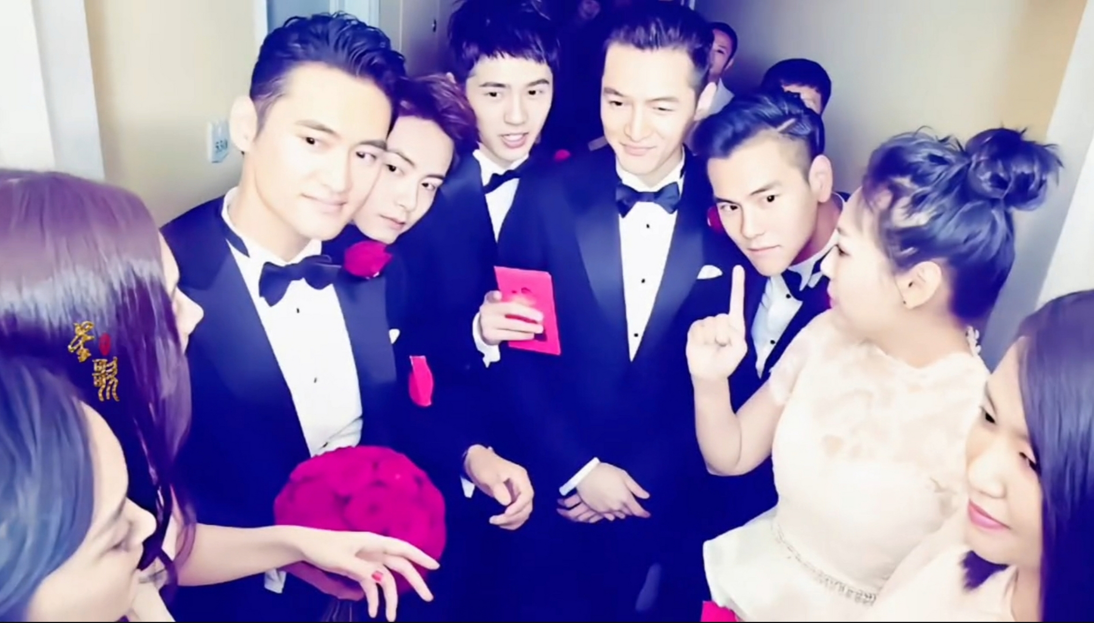 张韵艺# 的婚礼,这伴郎团可谓是史上最帅了,尤其是胡歌和彭于晏简直