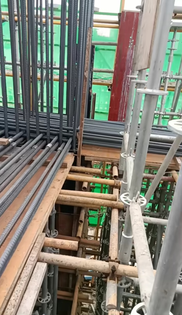 干工地多年,第一次见楼房用这么多这么粗的钢筋!