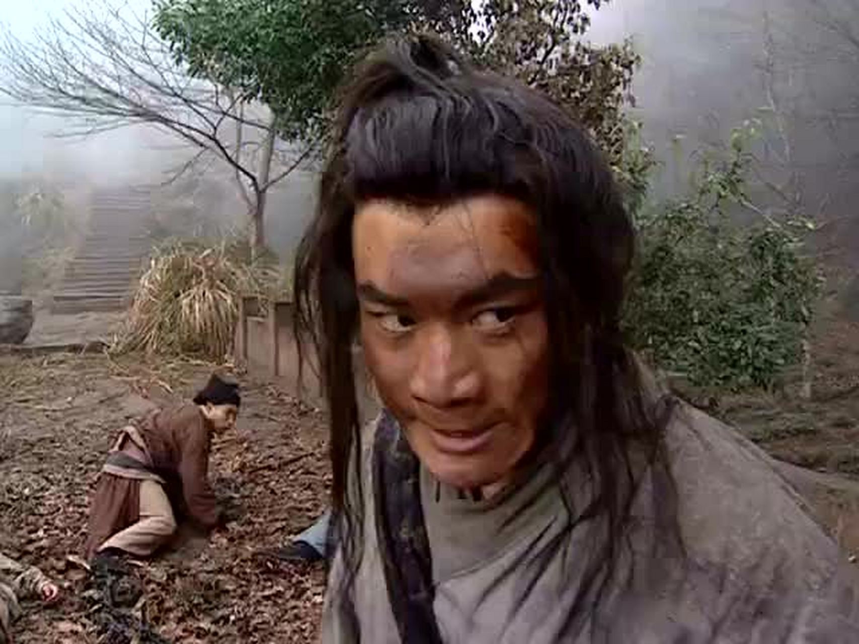了张团练的头,再一脚踩住蒋门神,又是一刀剁了头,回身看死去的张都监