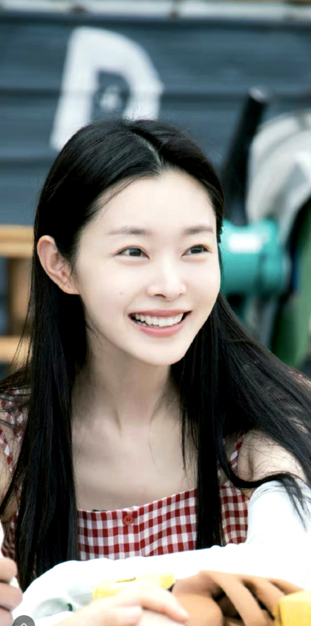 宋轶和张睿是同学啊, 宋轶16岁考的中戏,张睿说她是全班年纪最小的