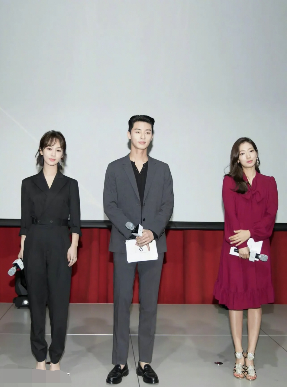 当杨紫,朴信惠,朴叙俊同框的时候,你会发现整张照片中,最吸睛的依旧是