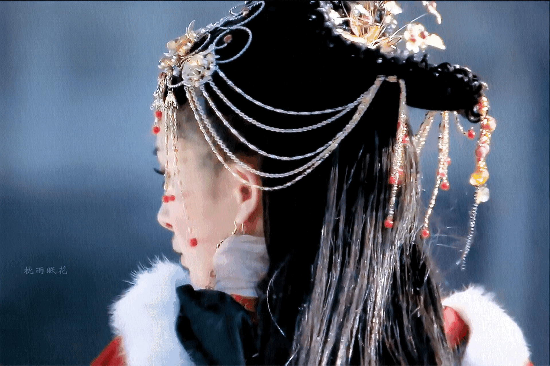 杨幂19岁饰演的王昭君,真的好美啊,水嫩迷人,沉鱼落雁,最抓人眼球的则