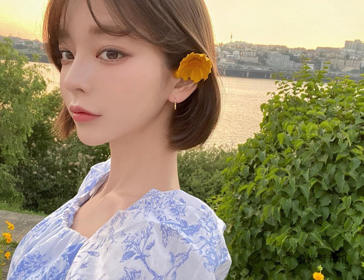 韩国巴掌脸美女写真图片,玲珑曲线大小刚刚好