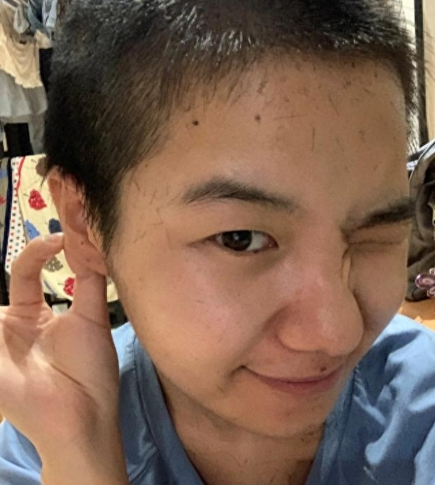 女生和妈妈双双剃寸头惊到爸爸:长发洗头吹头太累,网友:要出家