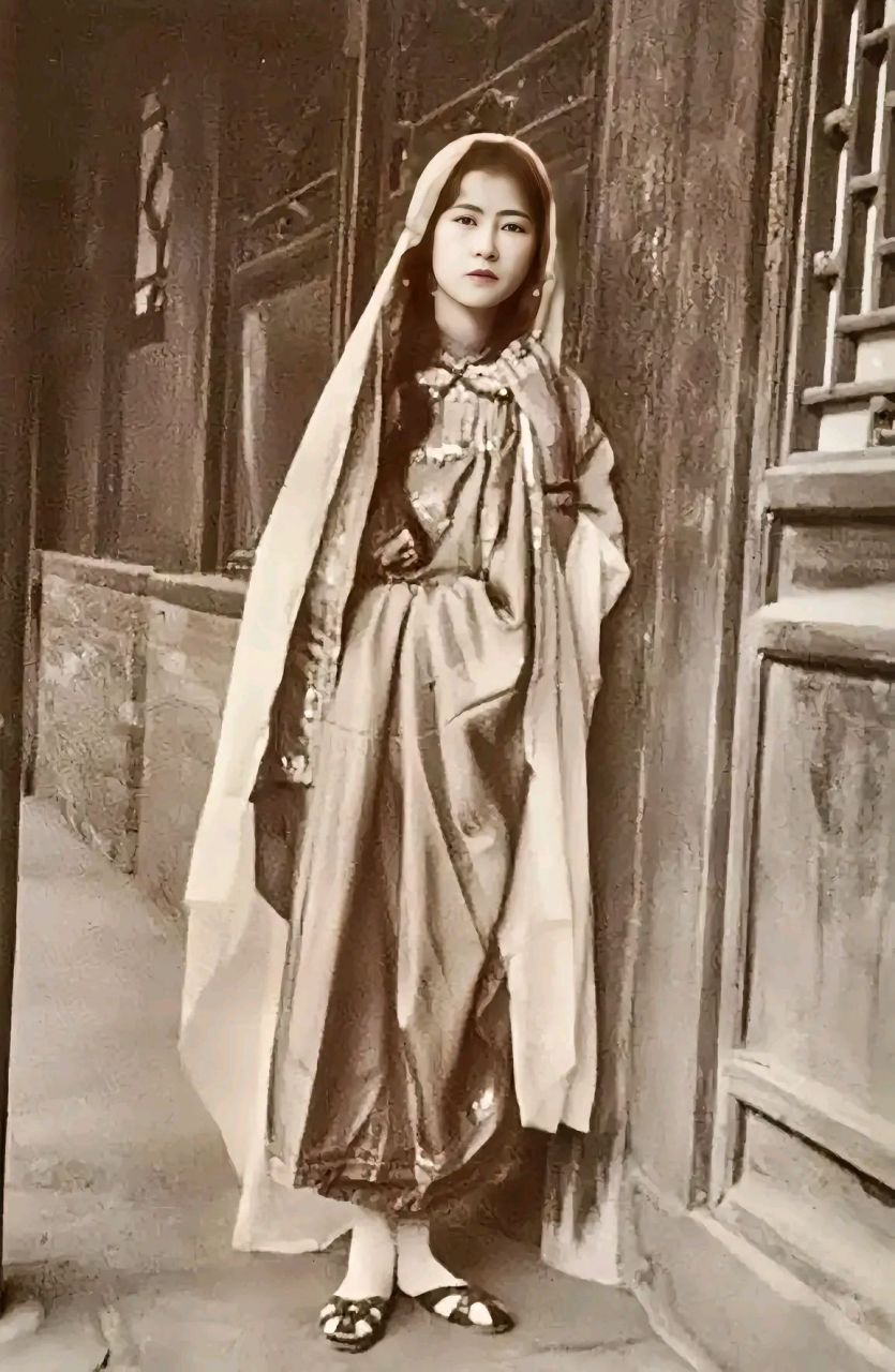 林徽因好看的照片有很多,唯独第一张有种不一样的高贵美好,一看就是高