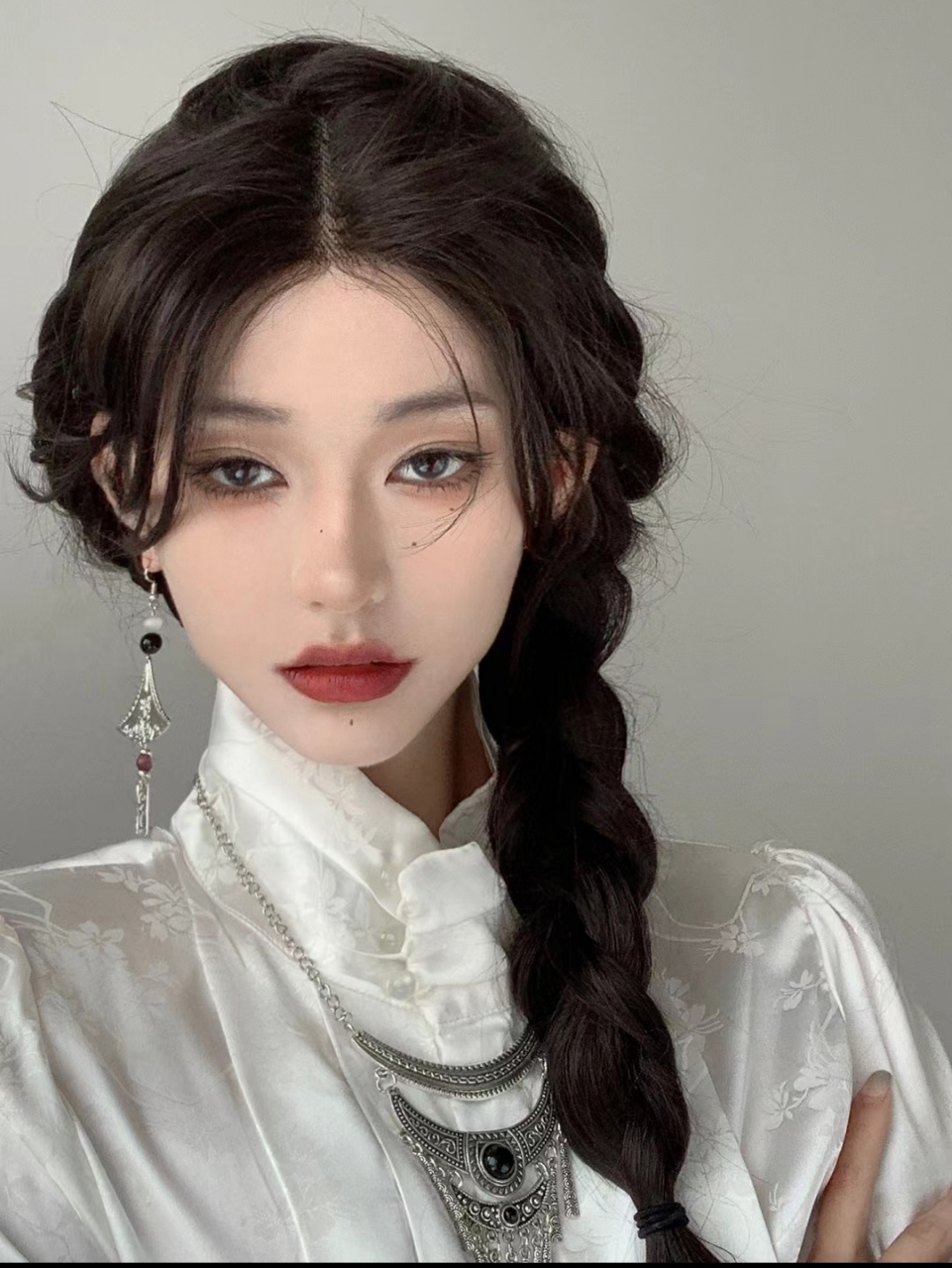 更适合中国宝宝体质的新中式清冷妆 今天的妆造有种佛口蛇心大反派内