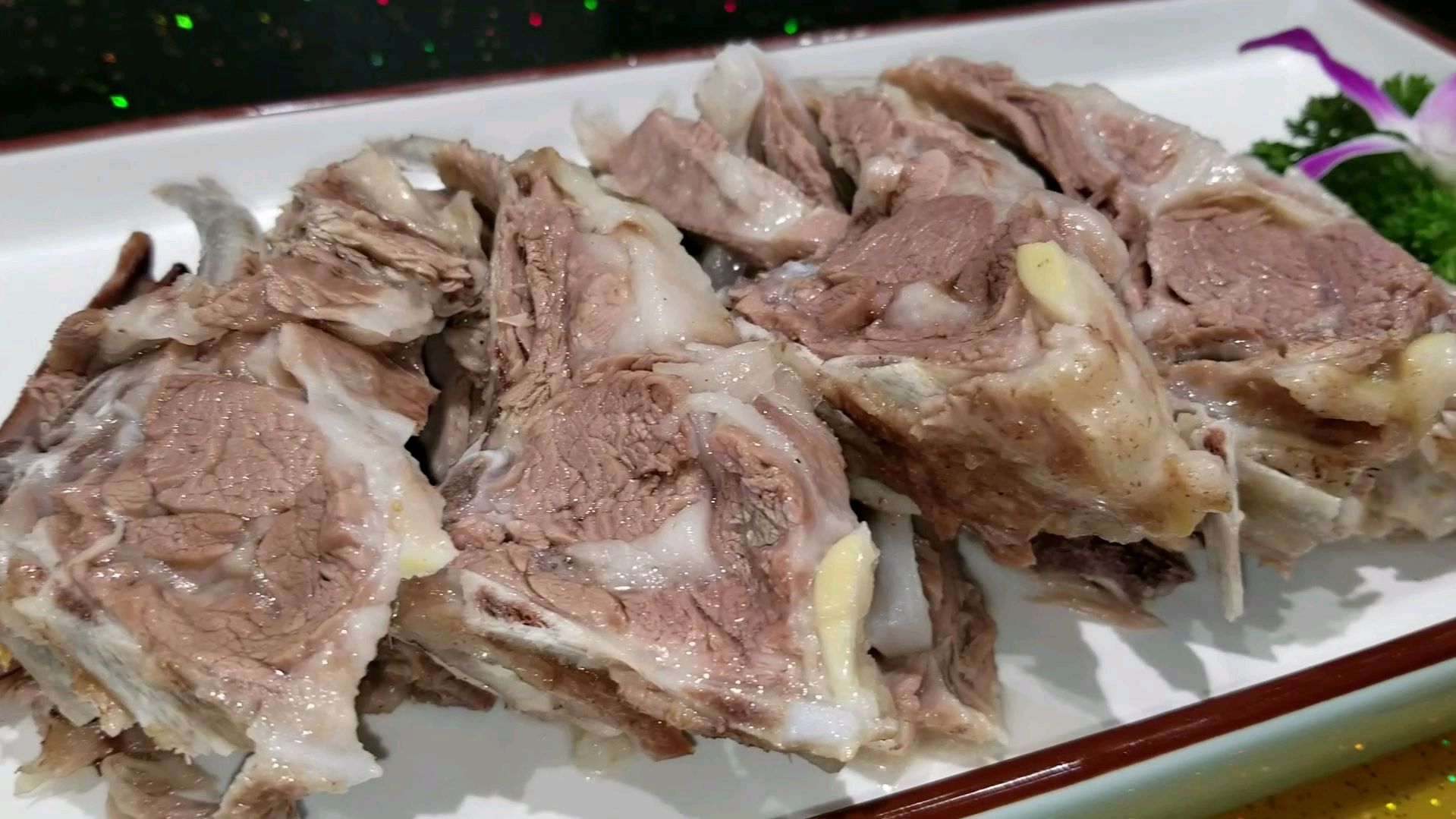 带老妈吃个宁夏正宗的手抓羊肉