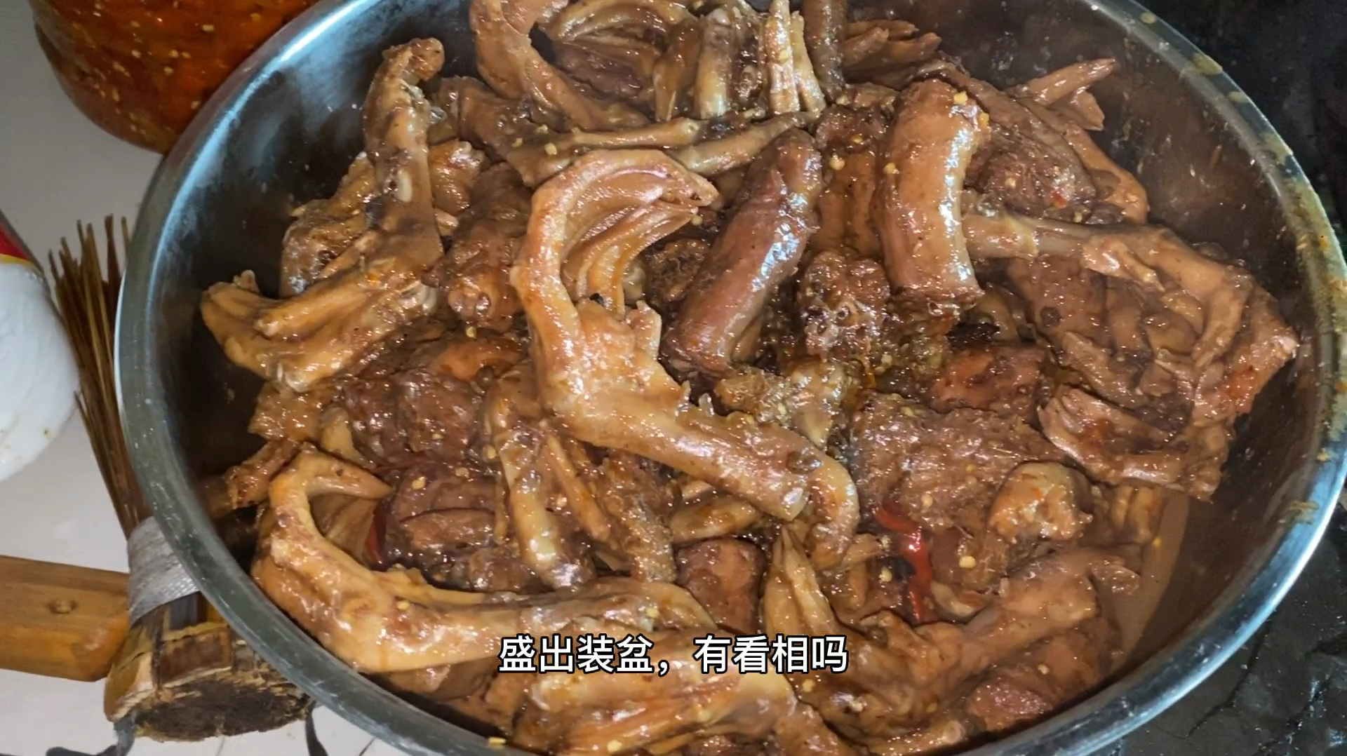 休息天,做些小孩爱吃的美食,卤些鸭脚鸭脖当零食吃