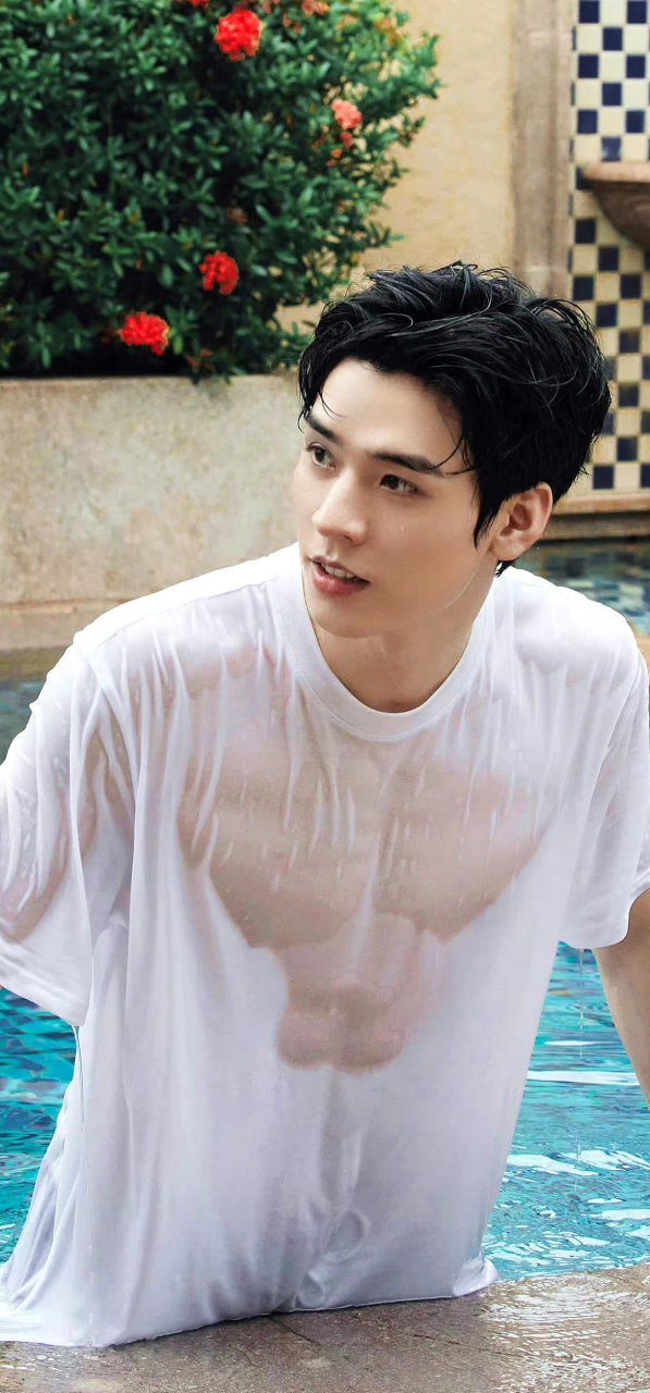 龚俊的薄肌漂亮得像假的[色]  顶级的美感[awsl]