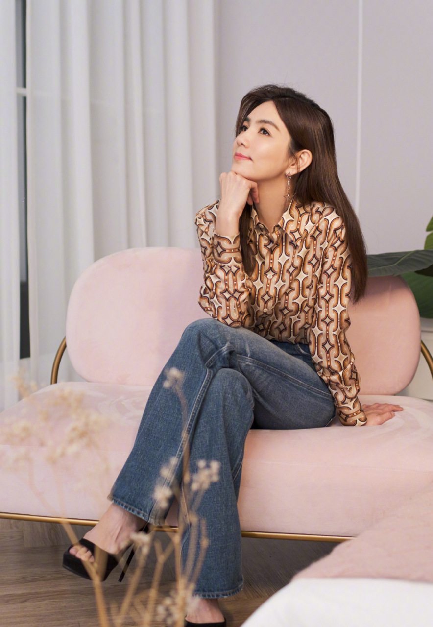 ella陈嘉桦白曝童年,曾被爸爸朋友的儿子侵犯直到结婚 怀孕后才终敢