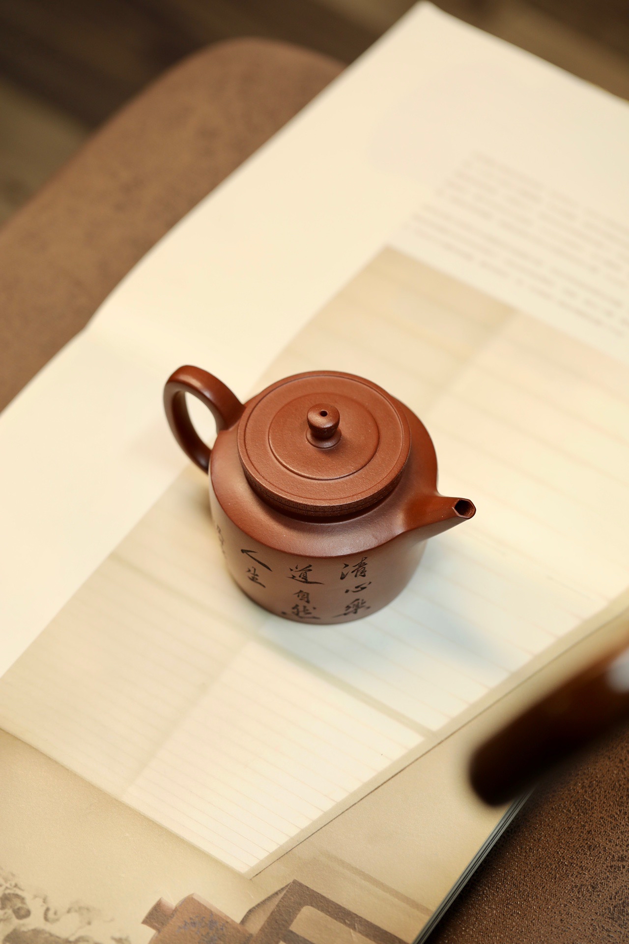 宜兴紫砂壶张晔刻绘品格盖桑雨220cc