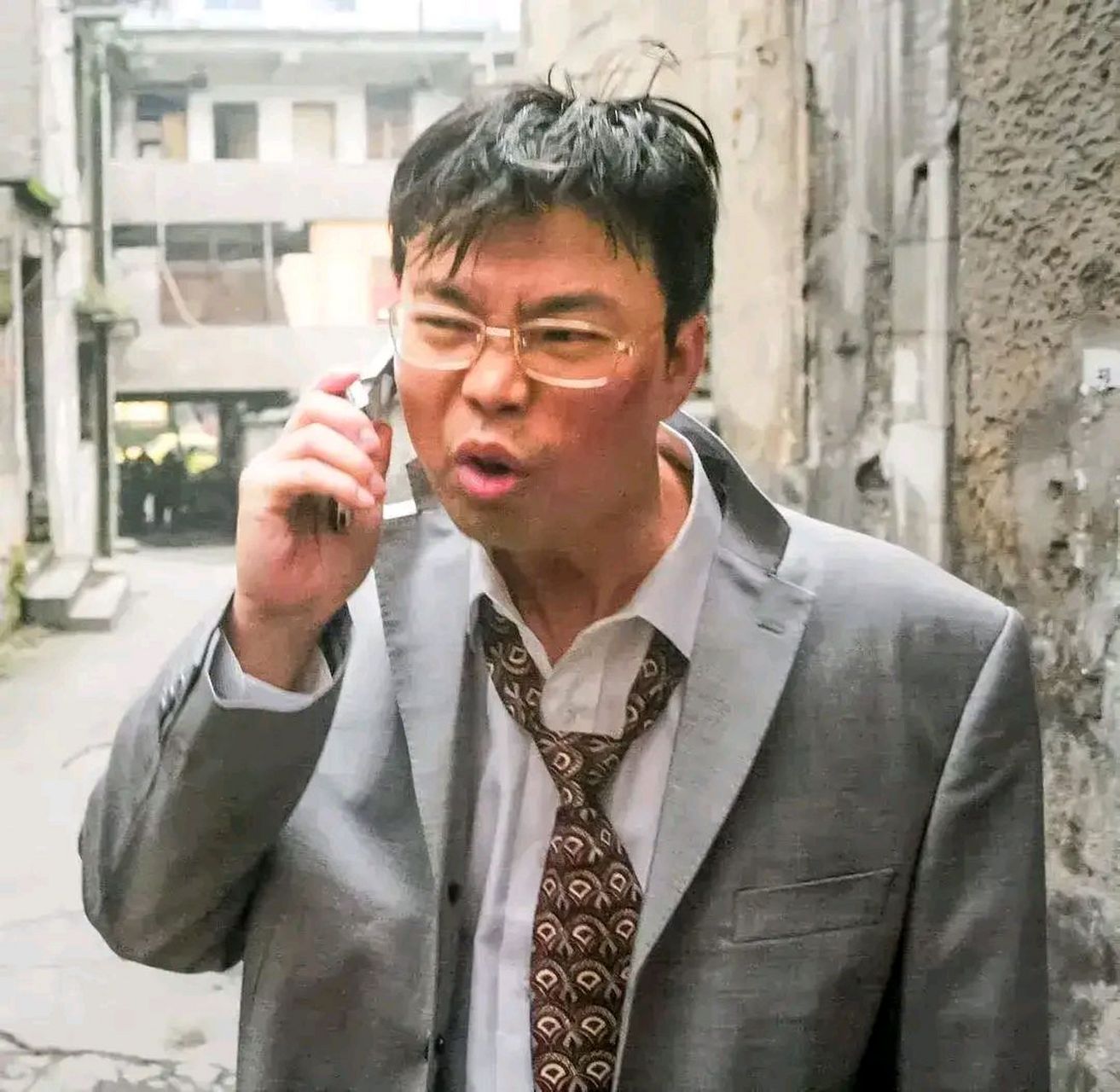 导演宁浩筹拍《疯狂的石头》时,请刘桦出演"道哥",刘桦:"请我可不便宜