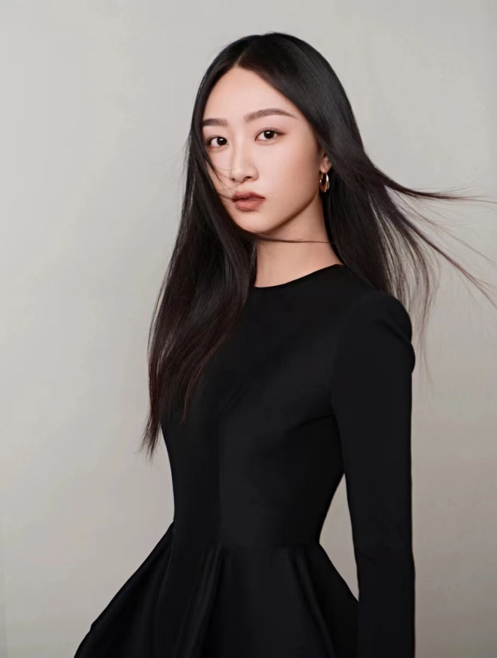 黄子琪 |电影#小白船#  饰 金明美 90入围戛纳国际电影节导演双周